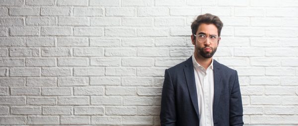 Comunicazione Online che funziona: esempi pratici e storie di successo 5 - Come demolire le obiezioni dei clienti... con una bottiglia d’acqua! 9 Obiezioni